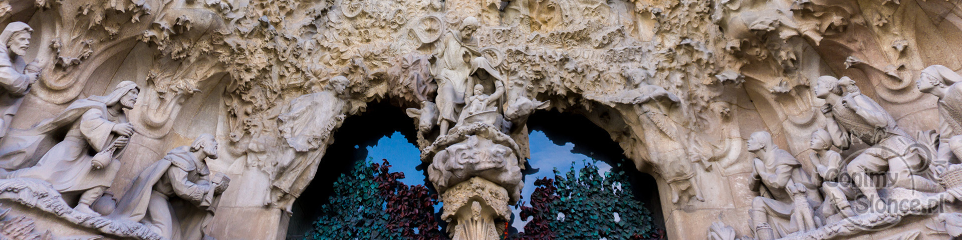Sagrada Familia - zdobienia nad drzwiami